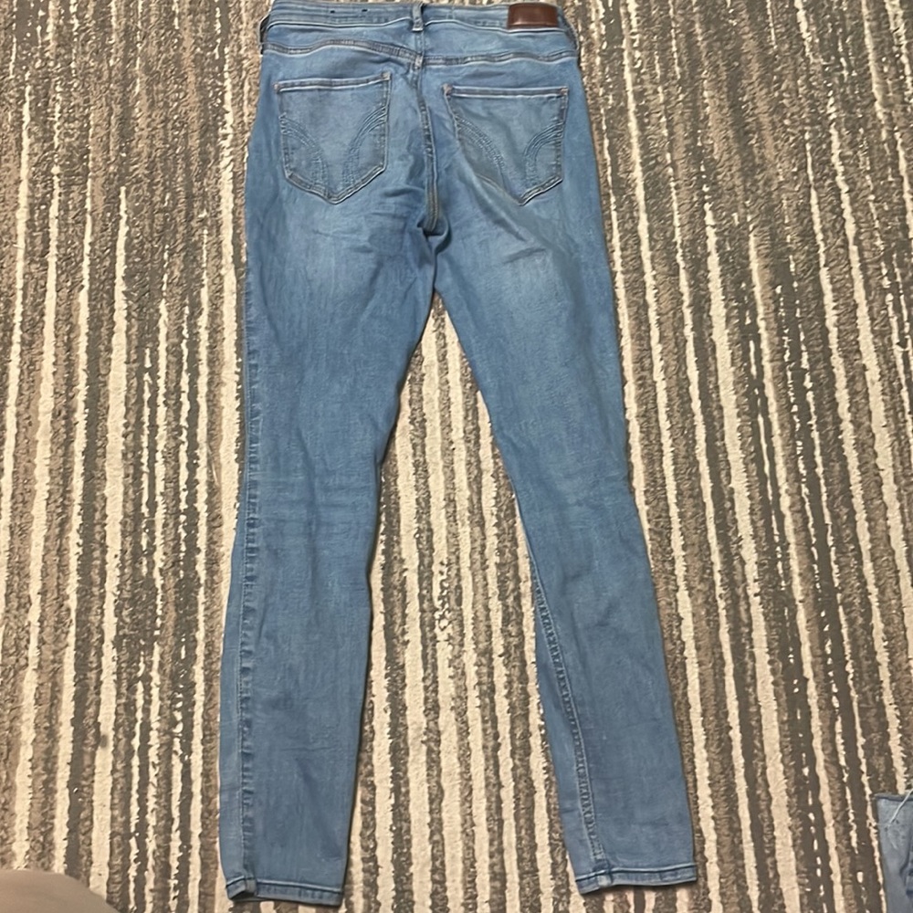 Mid Rise Light Wash Jeans - Picture 2 of 3